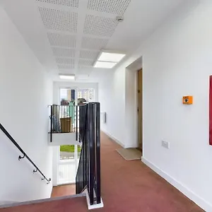 Chic Centre With Allocated Parking Apartment